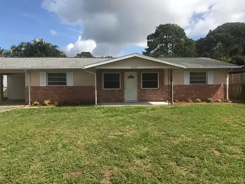 2161 SE Jackson St, Stuart, FL 34997 photo 1