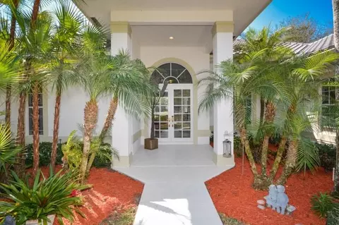147 Victorian Ln, Jupiter, FL 33458 photo 2