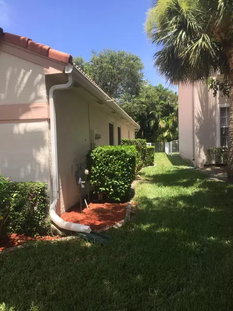 114 Springwater Dr, Jupiter, FL 33458 photo 3