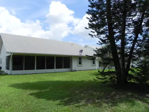 6741 SE Lillian Ct, Stuart, FL 34997 photo 3