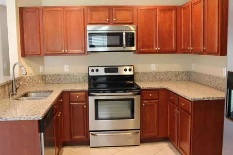 4574 SE Graham Dr, Stuart, FL 34997 photo 4