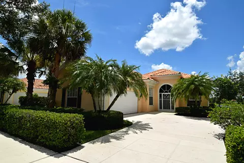 1250 SW Eagleglen Pl, Stuart, FL 34997 photo 2