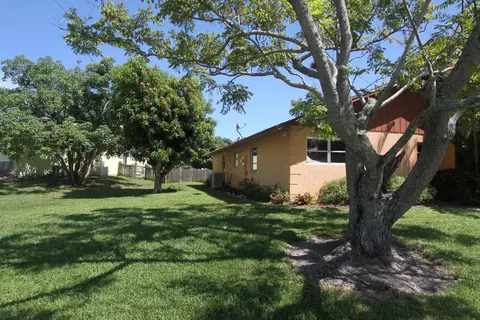 3064 SE Quanset Cir, Stuart, FL 34997 photo 3