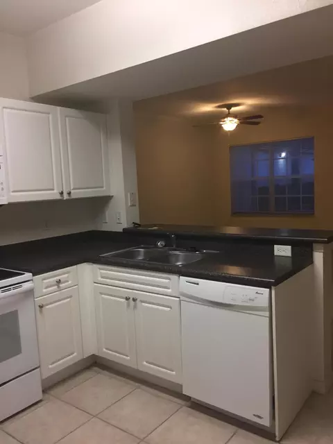 624 SE Prescott Pl, Stuart, FL 34994 photo 6