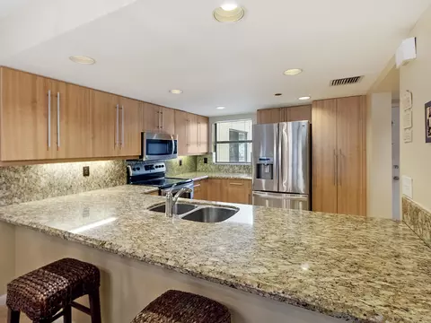 325 Oak Harbour Dr, Juno Beach, FL 33408 photo 4