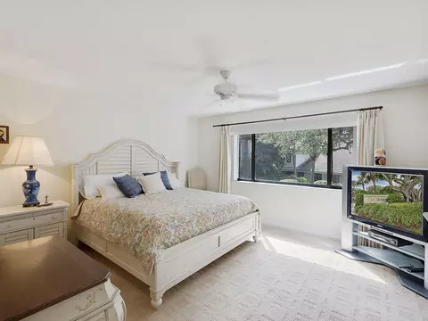 325 Oak Harbour Dr, Juno Beach, FL 33408 photo 9