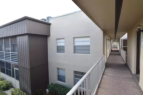 230 Normandy E, Delray Beach, FL 33484 photo 4