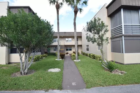230 Normandy E, Delray Beach, FL 33484 photo 1