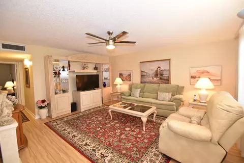 230 Normandy E, Delray Beach, FL 33484 photo 7