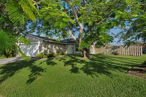 111 Chadwick Dr, Jupiter, FL 33458 photo 2