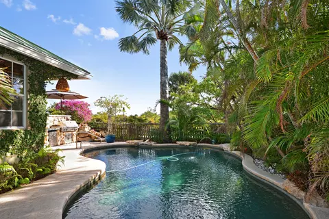 12 Coconut Ln, Tequesta, FL 33469 photo 2