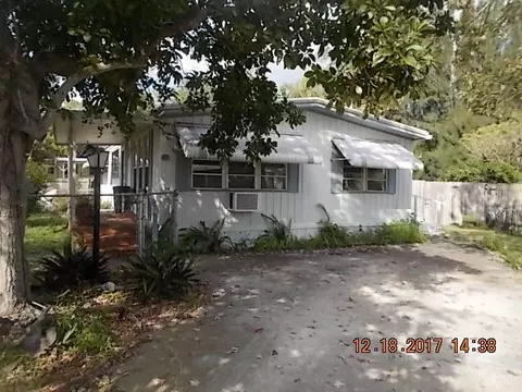 147 SE Riverbend St, Stuart, FL 34997 photo 1