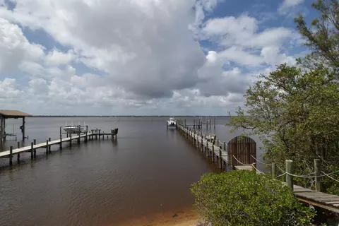 953 SE Macarthur Blvd, Stuart, FL 34996 photo 3