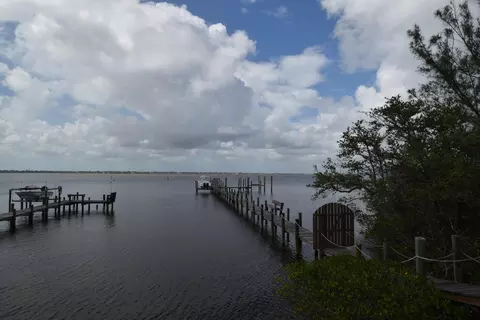 953 SE Macarthur Blvd, Stuart, FL 34996 photo 10