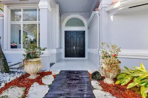 6698 Lakeland Ct, Jupiter, FL 33458 photo 2