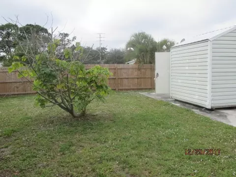 16 SE Norfolk Blvd, Stuart, FL 34997 photo 2
