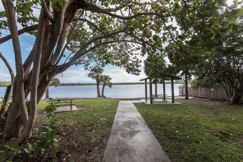 6082 SE Riverboat Dr, Stuart, FL 34997 photo 4