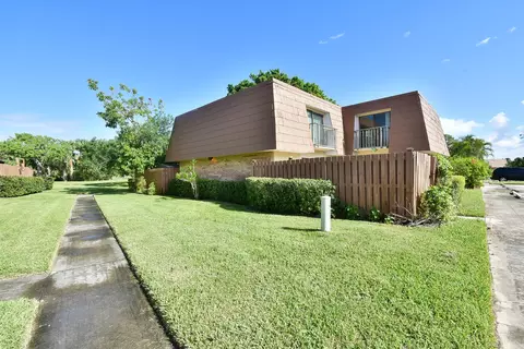6082 SE Riverboat Dr, Stuart, FL 34997 photo 2