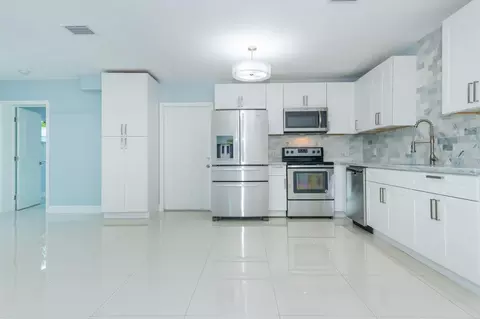 791 SE 3rd Pl, Hialeah, FL 33010 photo 4