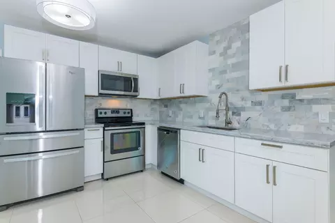791 SE 3rd Pl, Hialeah, FL 33010 photo 5