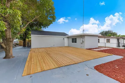 791 SE 3rd Pl, Hialeah, FL 33010 photo 25
