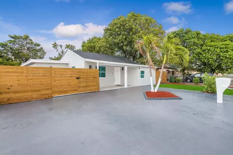 791 SE 3rd Pl, Hialeah, FL 33010 photo 3