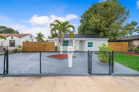 791 SE 3rd Pl, Hialeah, FL 33010 photo 18