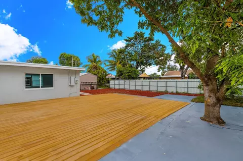 791 SE 3rd Pl, Hialeah, FL 33010 photo 24