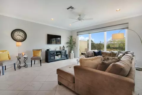 635 SW Glen Crest Way, Stuart, FL 34997 photo 2