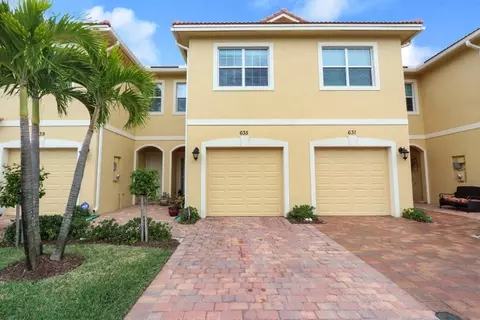 635 SW Glen Crest Way, Stuart, FL 34997 photo 1