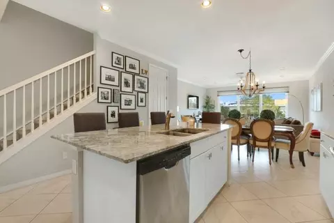635 SW Glen Crest Way, Stuart, FL 34997 photo 5
