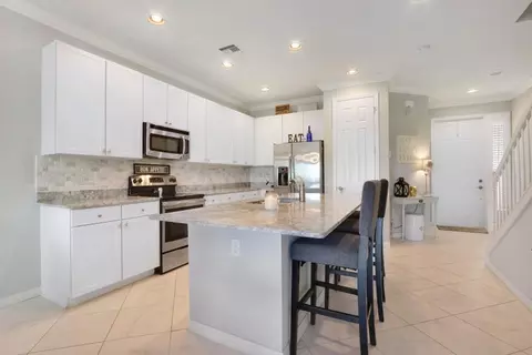 635 SW Glen Crest Way, Stuart, FL 34997 photo 6