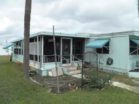 213 SEasy St, Stuart, FL 34994 photo 2