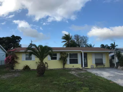 2377 SE Monroe St, Stuart, FL 34997 photo 2