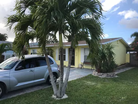 2377 SE Monroe St, Stuart, FL 34997 photo 1