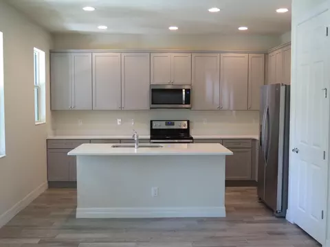 1072 Community Dr, Jupiter, FL 33458 photo 3