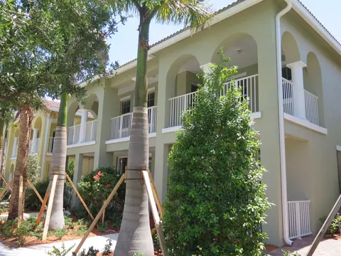 1072 Community Dr, Jupiter, FL 33458 photo 1