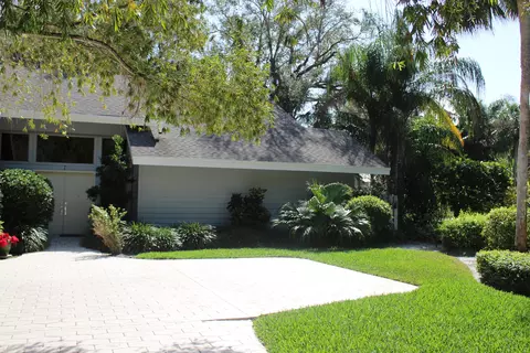 8 Kingston Ct, Stuart, FL 34996 photo 2