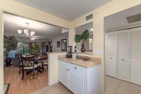 1230 SE Parkview Pl #D4, Stuart, FL 34994 photo 8