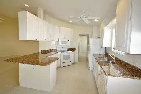 1069 SW Balmoral Trce, Stuart, FL 34997 photo 2