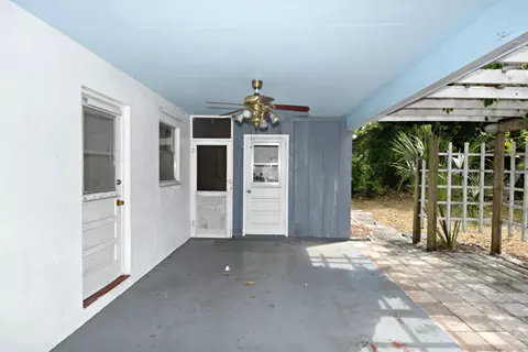 209 SE Cortez Ave, Stuart, FL 34994 photo 10