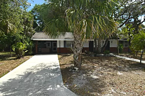 209 SE Cortez Ave, Stuart, FL 34994 photo 3