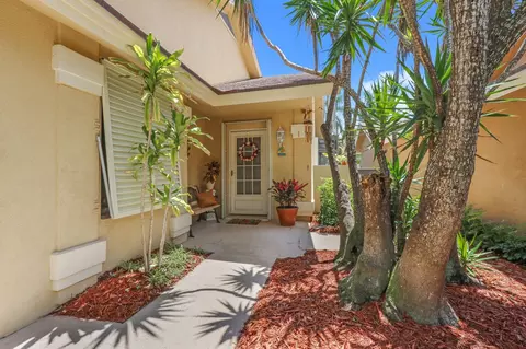 129 Cape Pointe Cir, Jupiter, FL 33477 photo 4
