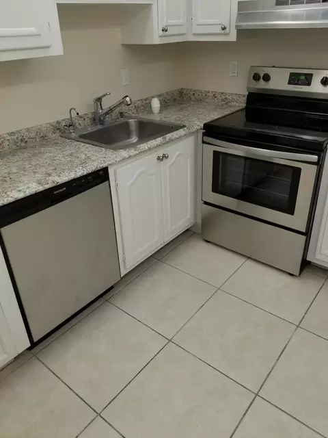 350 E Laurel Dr #4F, Margate, FL 33063 photo 4