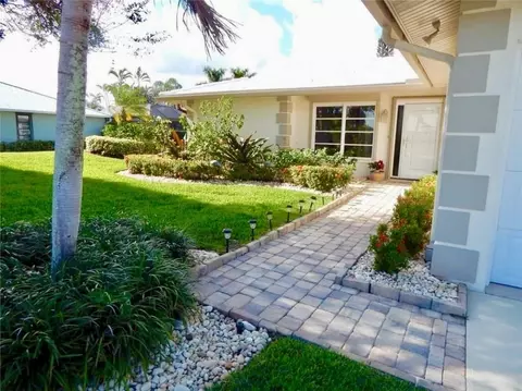 1826 SEl Pinar Ln, Stuart, FL 34996 photo 2