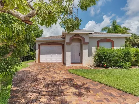 2093 E Ridge Cir E, Boynton Beach, FL 33435 photo 1