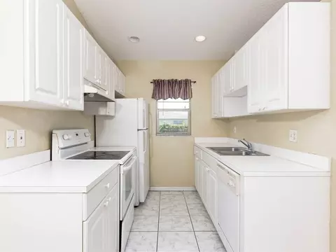 2093 E Ridge Cir E, Boynton Beach, FL 33435 photo 12