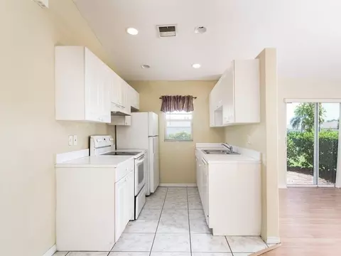 2093 E Ridge Cir E, Boynton Beach, FL 33435 photo 11