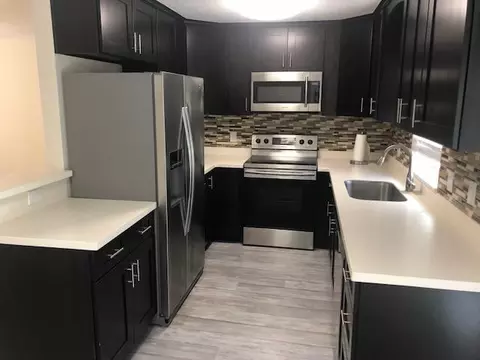 910 SE Ocean Ave, Stuart, FL 34996 photo 9
