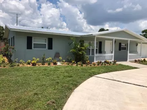 910 SE Ocean Ave, Stuart, FL 34996 photo 2
